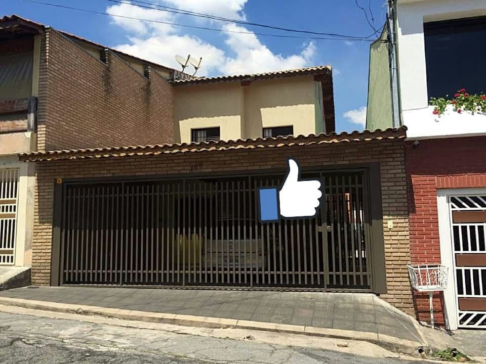 Sobrado em Vila Cleonice - 250m² | 4 dormitórios | 3 vagas