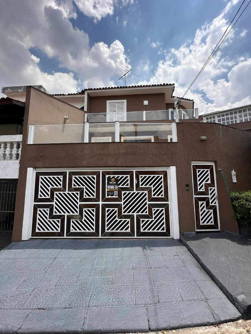 Sobrado em Sítio da Figueira - 260m² | 3 dormitórios | 2 vagas