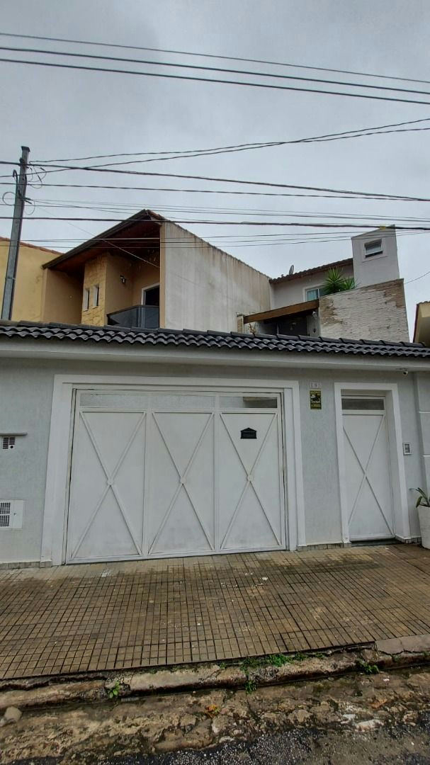 Sobrado em Sítio da Figueira - 350m² | 4 dormitórios | 6 vagas