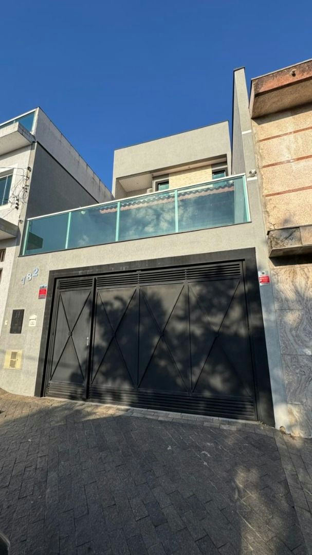 Sobrado em Vila Ema - 213m² | 3 dormitórios | 2 vagas