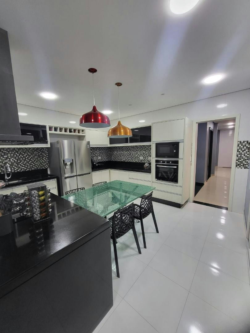 Sobrado em Parque Residencial Itapeti - 500m² | 3 dormitórios | 6 vagas - miniatura 3