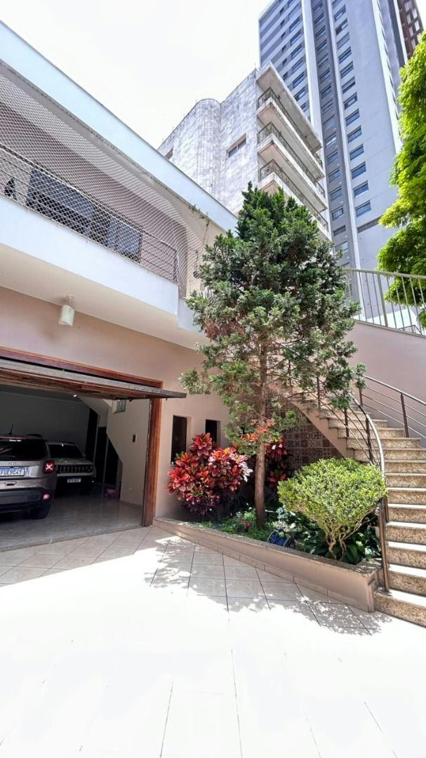 Casa em Alto da Mooca - 234m² | 4 dormitórios | 5 vagas