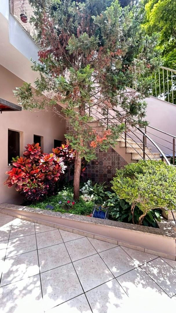 Casa em Alto da Mooca - 234m² | 4 dormitórios | 5 vagas - miniatura 3