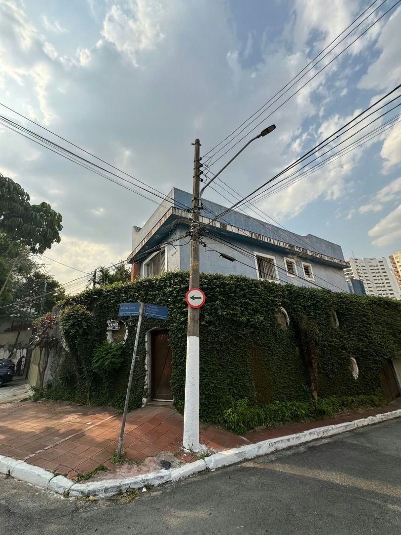 Casa em Vila Zelina - 276m² | 4 dormitórios | 4 vagas