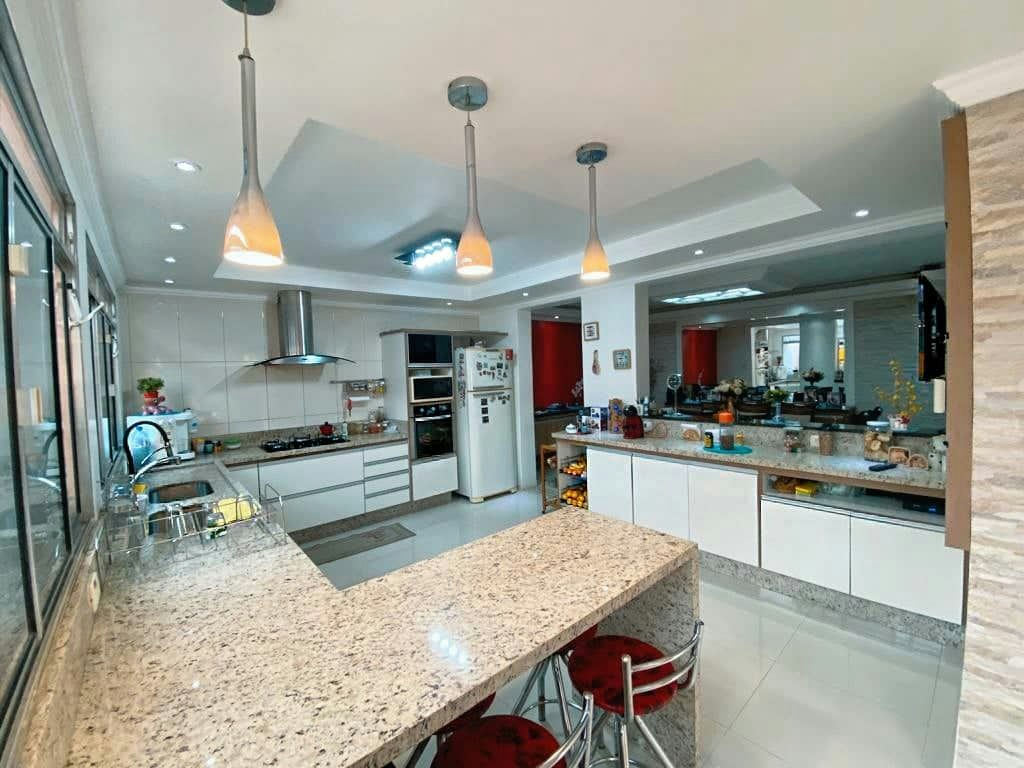 Sobrado em Vila Nova Pauliceia - 250m² | 3 dormitórios | 8 vagas