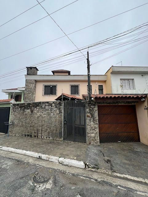 Sobrado em Vila Salete - 200m² | 3 dormitórios | 5 vagas