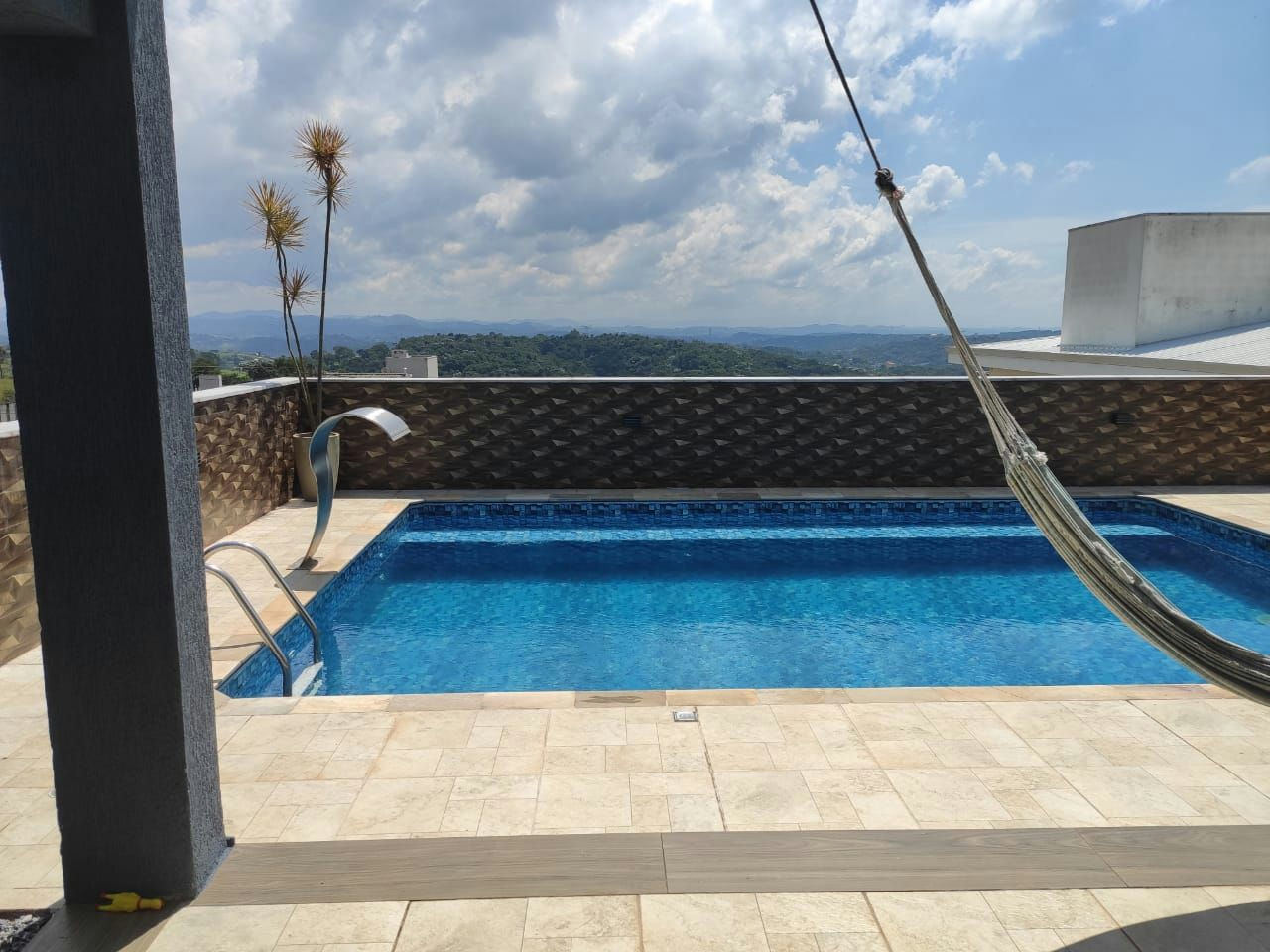 Sobrado em Residencial Colinas Aruã - 358m² | 4 dormitórios | 4 vagas - miniatura 3