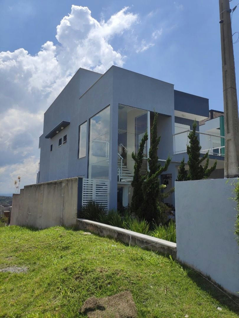 Sobrado em Residencial Colinas Aruã - 358m² | 4 dormitórios | 4 vagas - miniatura 2