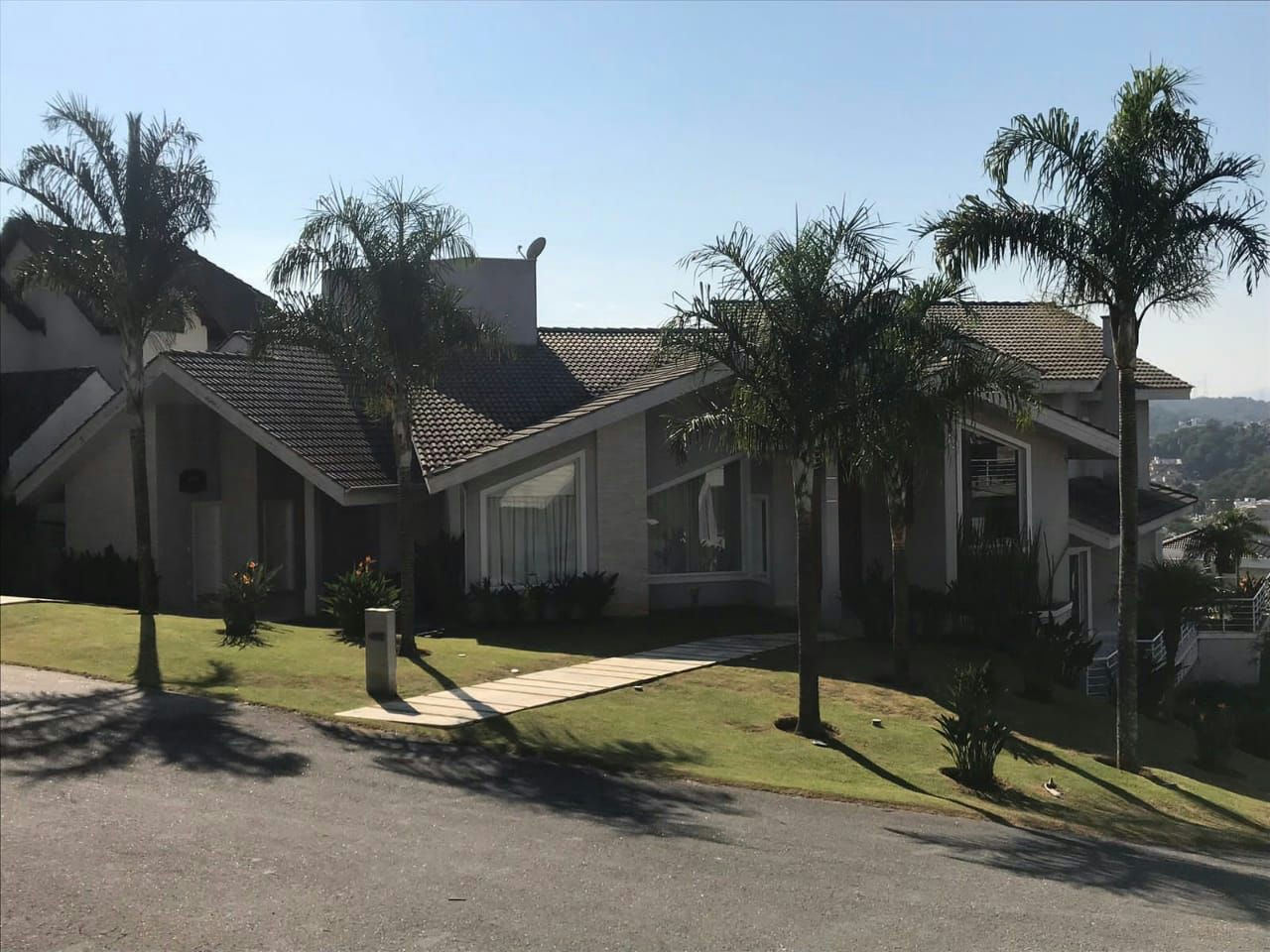 Sobrado em Parque Residencial Itapeti - 650m² | 4 dormitórios | 10 vagas - miniatura 4