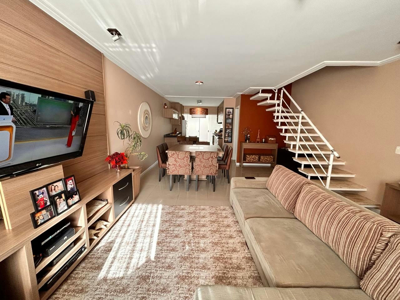 Sobrado em Jardim Teresa - 120m² | 3 dormitórios | 2 vagas