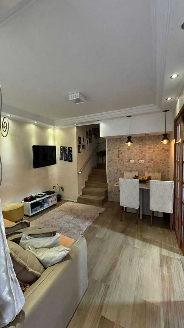 Sobrado em Jardim Guairaca - 67m² | 2 dormitórios | 1 vaga - miniatura 2