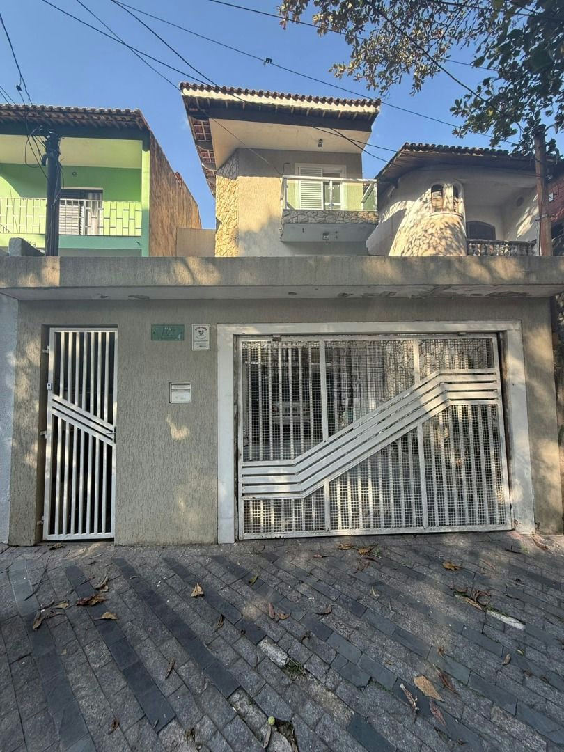 Sobrado em Sítio da Figueira - 252m² | 4 dormitórios | 5 vagas
