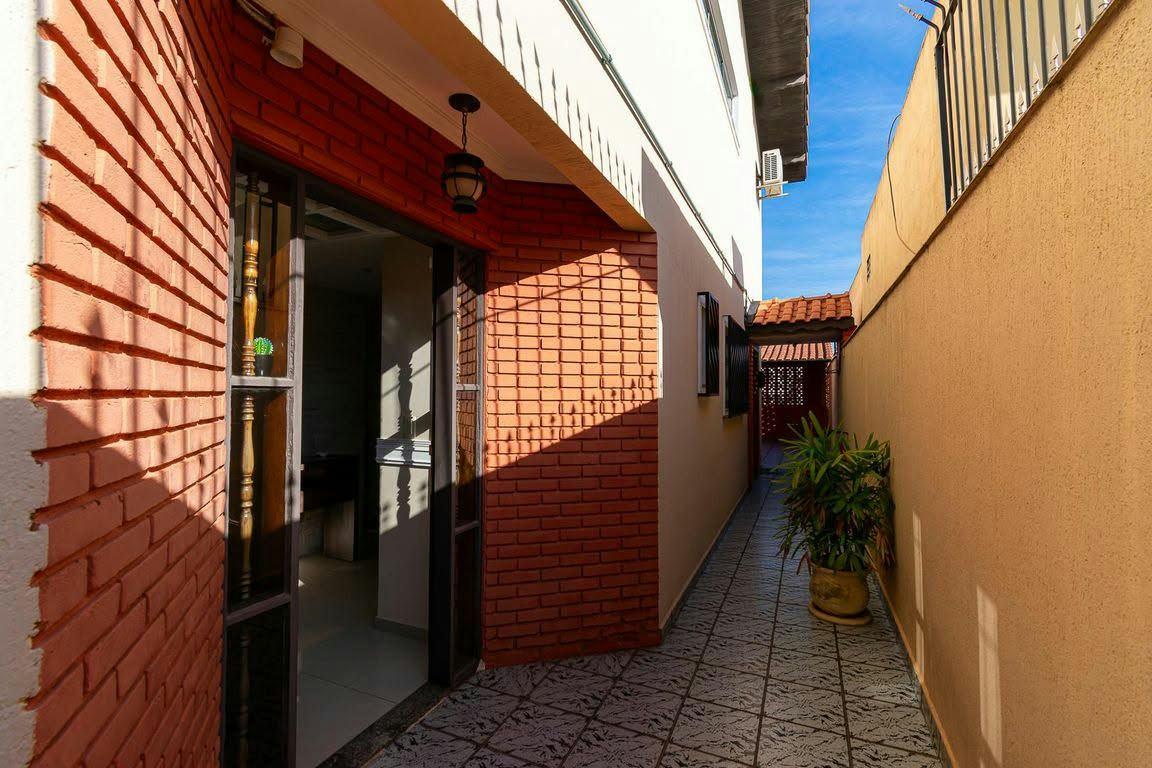 Sobrado em Vila Califórnia - 240m² | 3 dormitórios | 6 vagas - miniatura 3