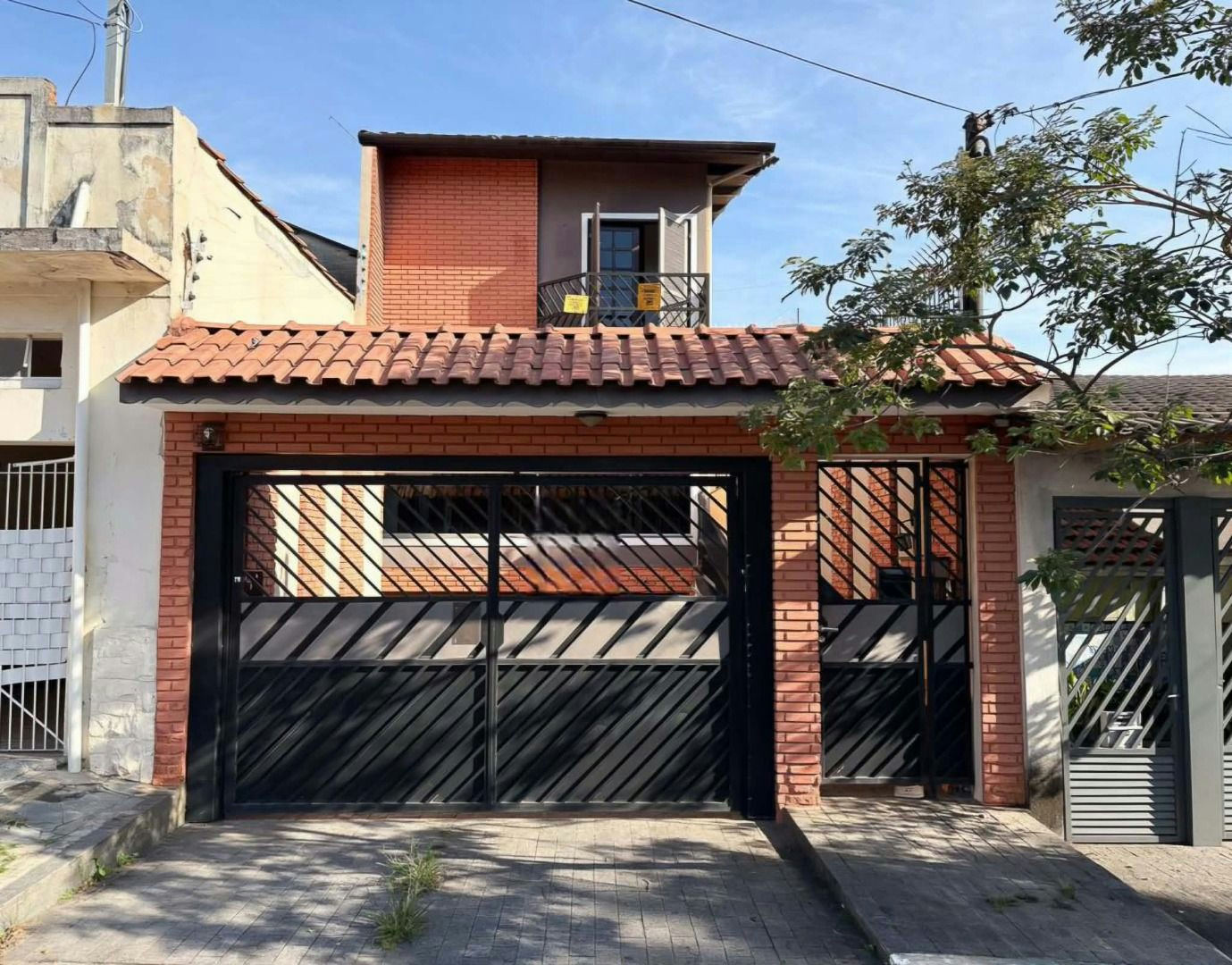 Sobrado em Vila Califórnia - 240m² | 3 dormitórios | 6 vagas