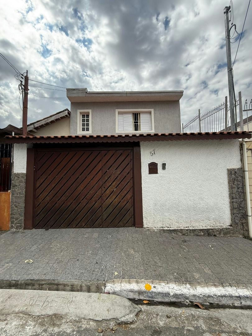 Sobrado em Vila Prudente (Zona Leste) - 180m² | 3 dormitórios | 5 vagas