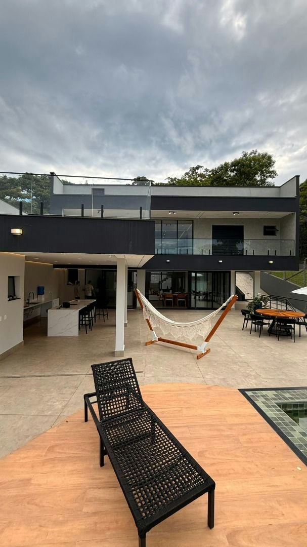 Sobrado em Recanto das Águas - 700m² | 5 dormitórios | 20 vagas - miniatura 4