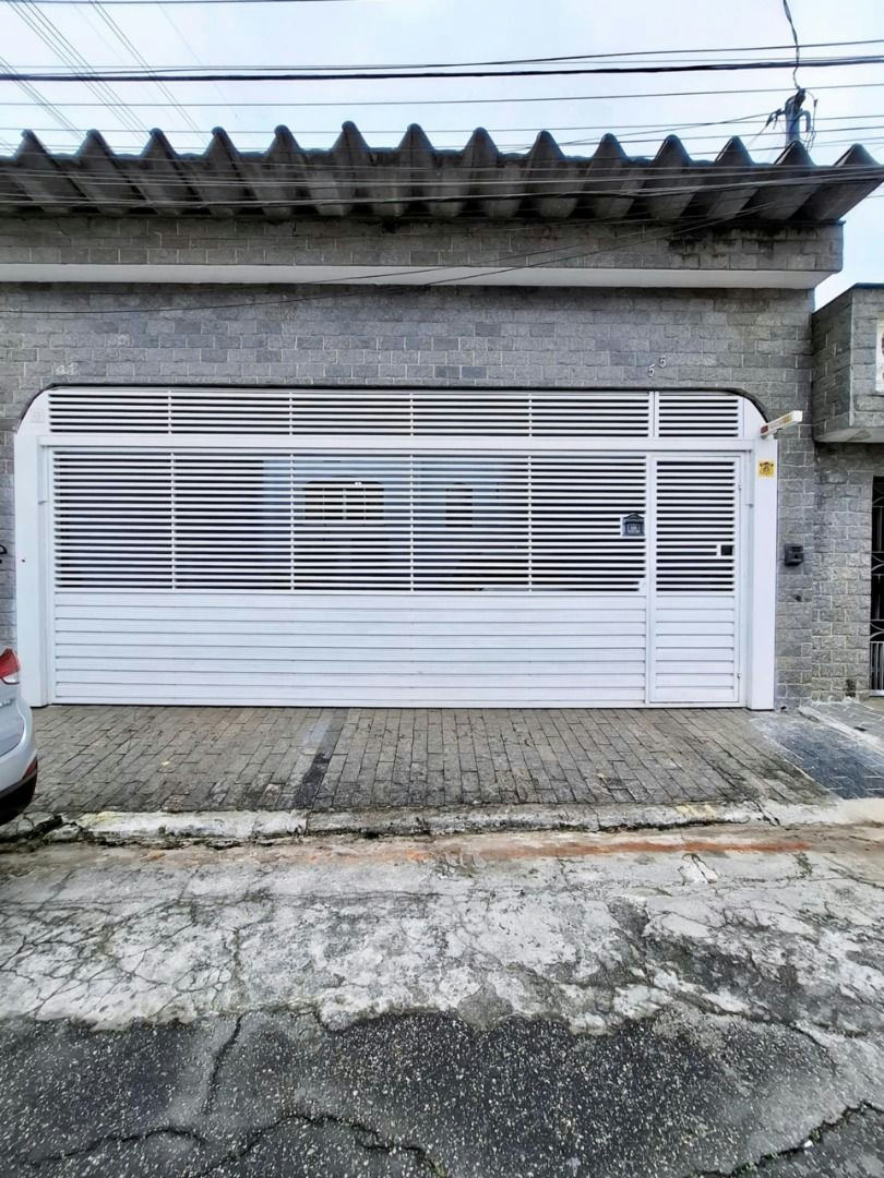 Sobrado em Vila Cleonice - 206m² | 4 dormitórios | 3 vagas