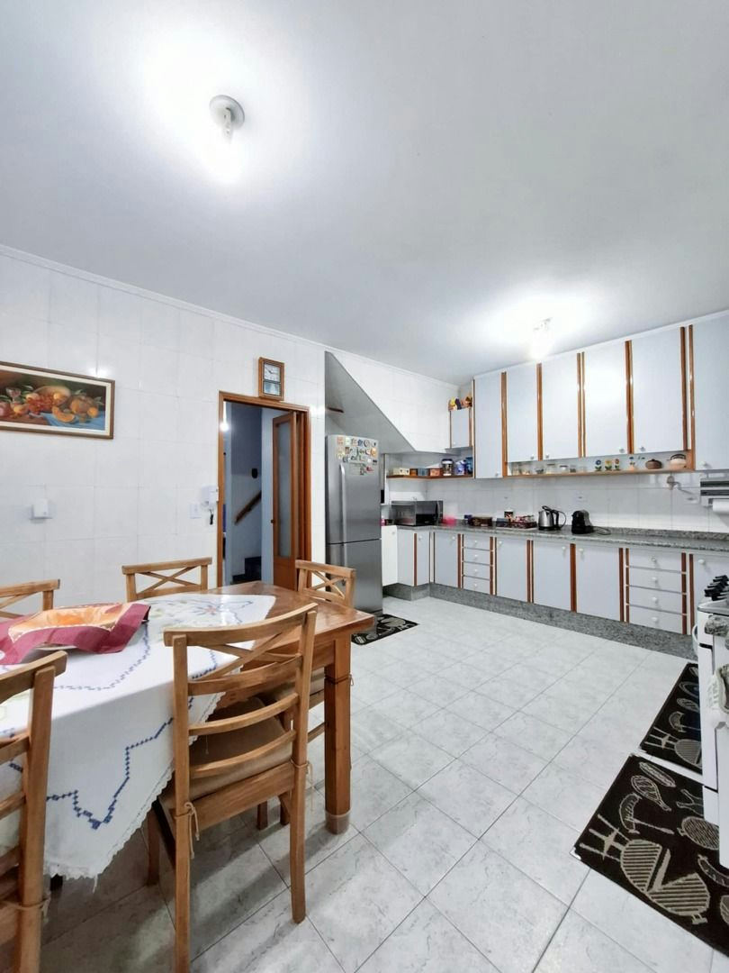 Sobrado em Vila Cleonice - 206m² | 4 dormitórios | 3 vagas - miniatura 5