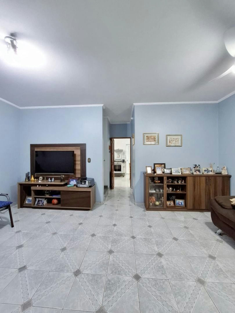 Sobrado em Vila Cleonice - 206m² | 4 dormitórios | 3 vagas - miniatura 4