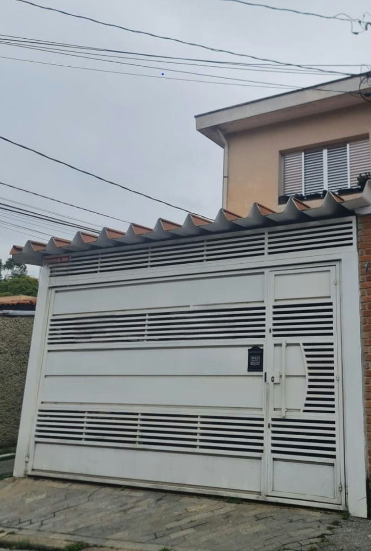 Sobrado em Vila Carlos de Campos - 168m² | 2 dormitórios | 2 vagas