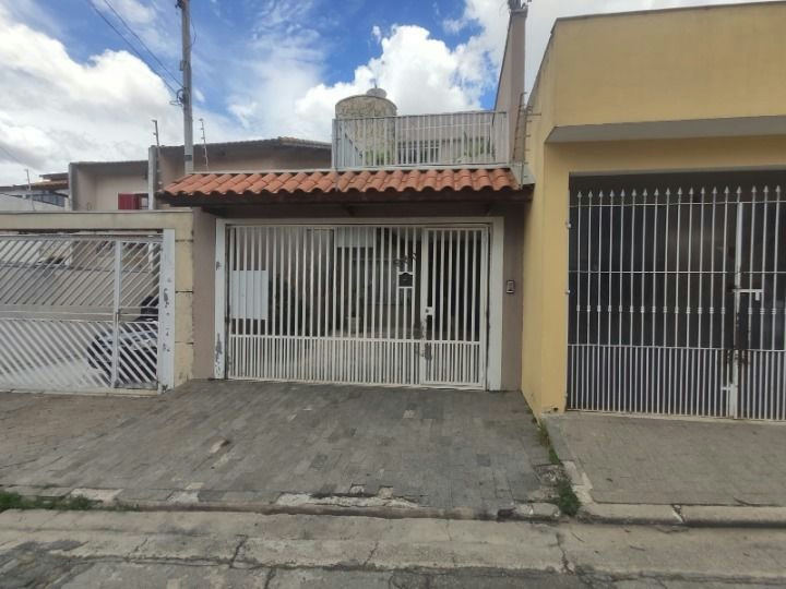 Sobrado em Vila Ivone - 180m² | 3 dormitórios | 2 vagas