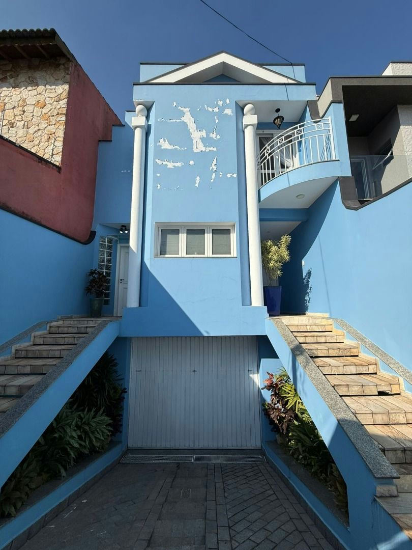 Sobrado em Sítio da Figueira - 262m² | 3 dormitórios | 4 vagas