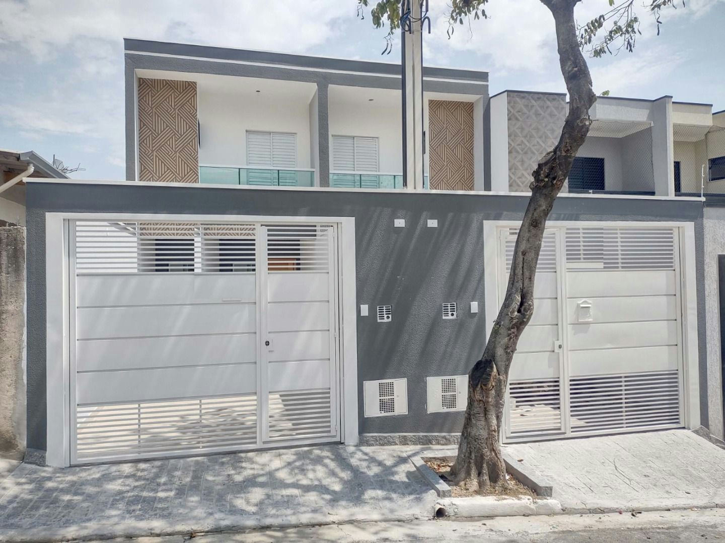 Sobrado em Vila Cleonice - 115m² | 3 dormitórios | 2 vagas