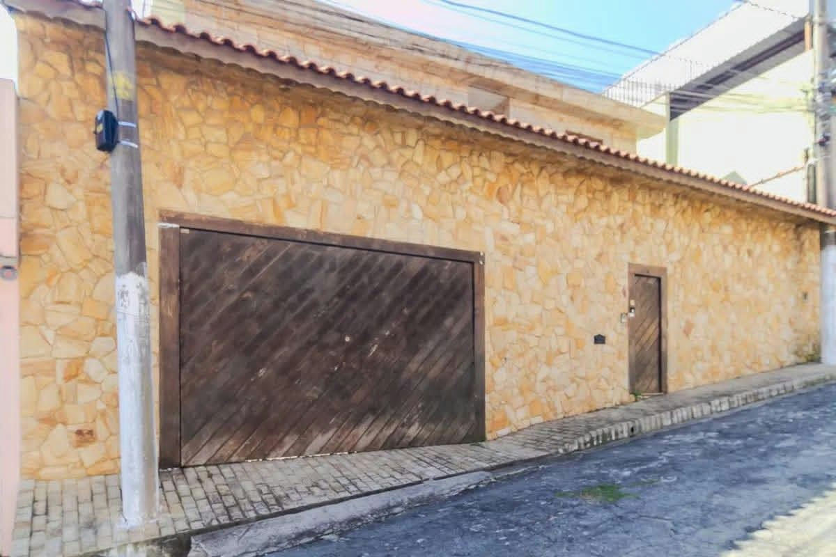 Sobrado em Chácara Mafalda - 600m² | 6 dormitórios | 7 vagas