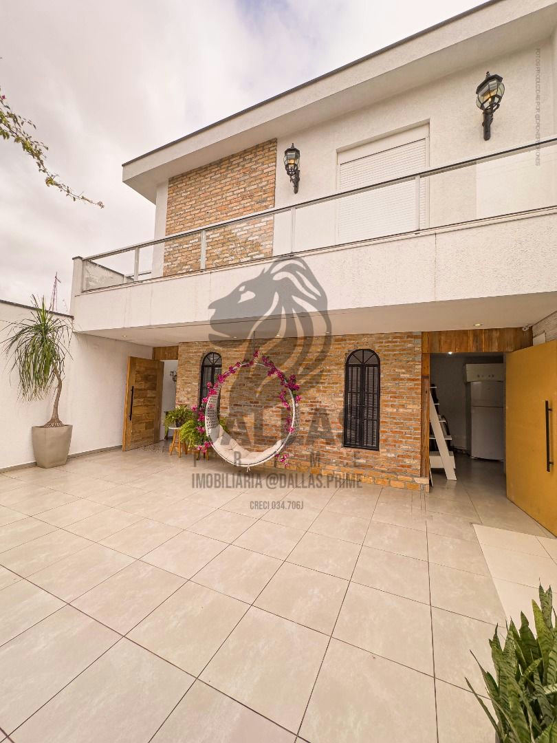 Sobrado em Vila Bertioga - 589m² | 4 dormitórios | 4 vagas