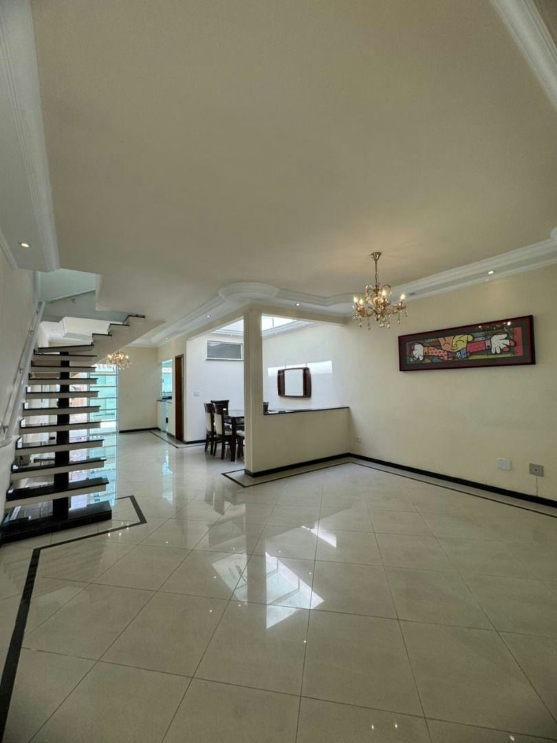 Sobrado em Vila Canero - 160m² | 3 dormitórios | 4 vagas
