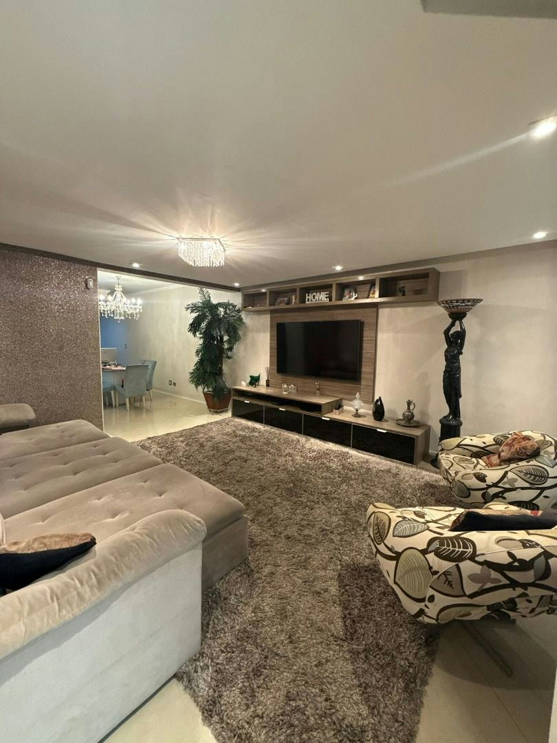 Sobrado em Vila Bertioga - 250m² | 3 dormitórios | 4 vagas