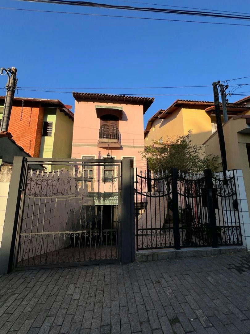 Sobrado em Sítio da Figueira - 239m² | 3 dormitórios | 5 vagas