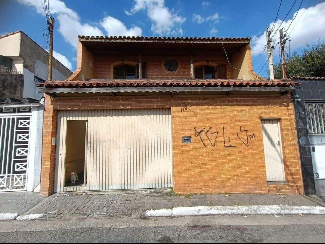 Sobrado em Vila Nova - 200m² | 4 dormitórios | 5 vagas