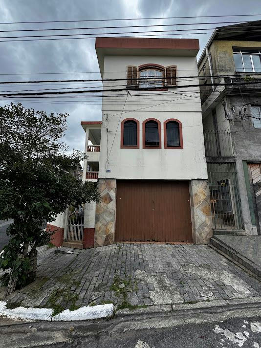 Sobrado em Parque Tomas Saraiva - 207m² | 3 dormitórios | 2 vagas