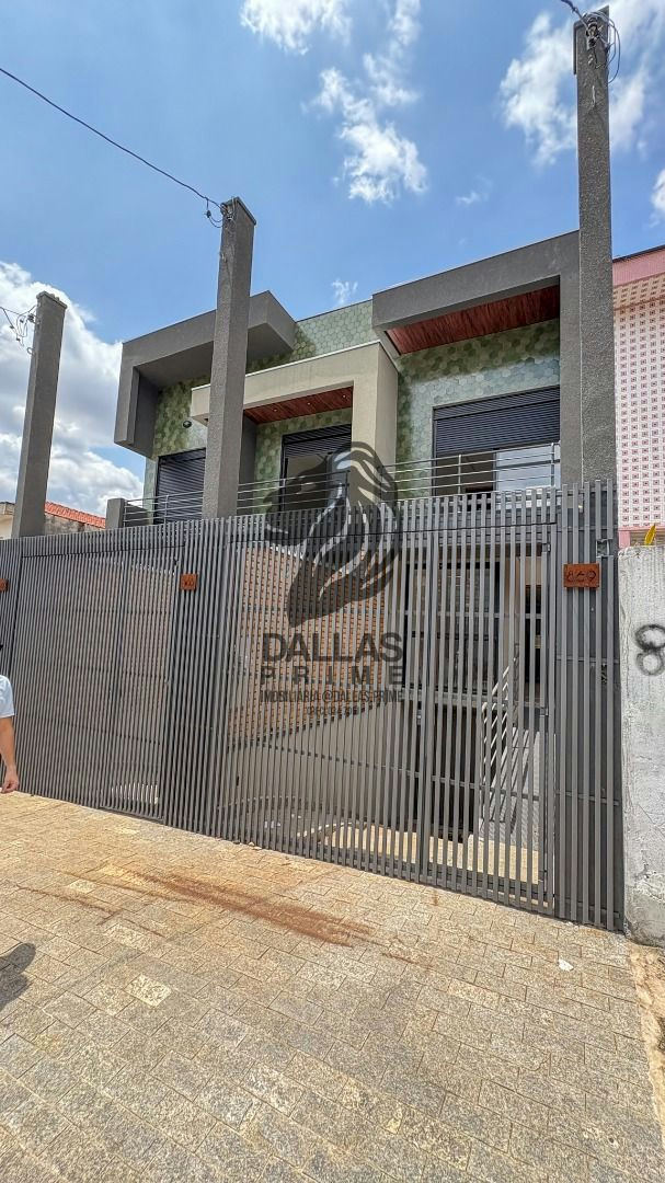 Sobrado em Vila Bertioga - 160m² | 3 dormitórios | 4 vagas