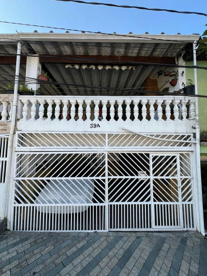 Sobrado em Vila Tolstoi - 182m² | 3 dormitórios | 2 vagas