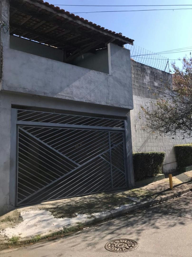 Sobrado em Vila Ema - 250m² | 6 dormitórios | 2 vagas