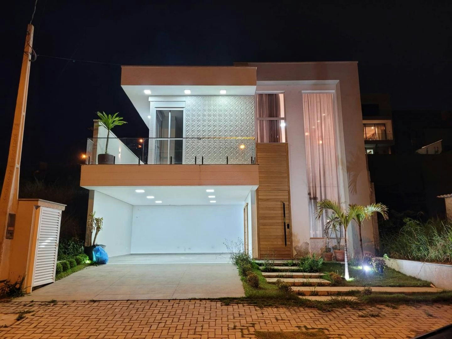 Casa em Cézar de Souza - 250m² | 3 dormitórios | 4 vagas - foto 1