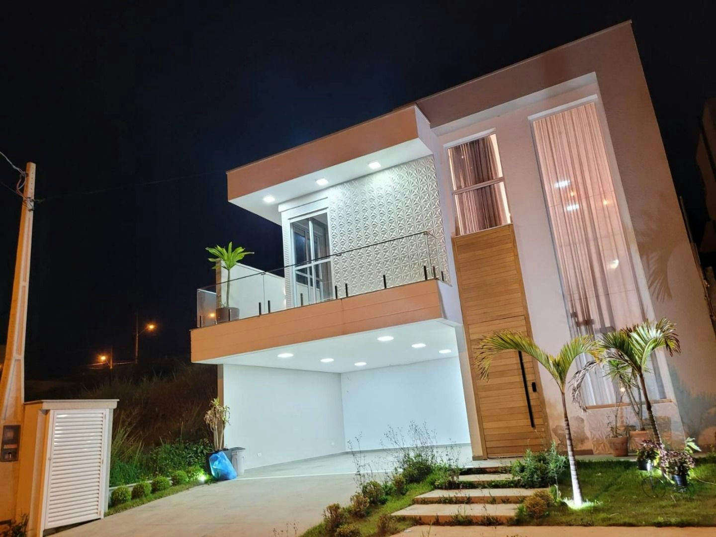 Casa em Cézar de Souza - 250m² | 3 dormitórios | 4 vagas - miniatura 2