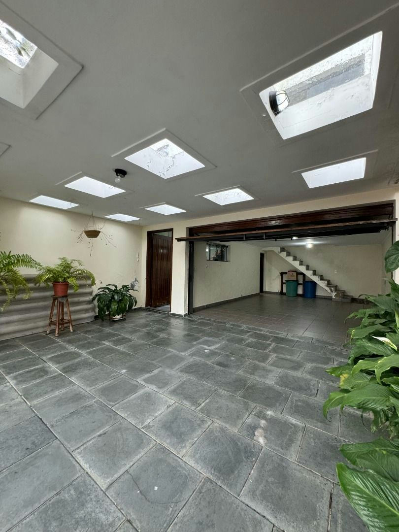 Sobrado em Vila Invernada - 201m² | 4 dormitórios | 4 vagas - miniatura 2