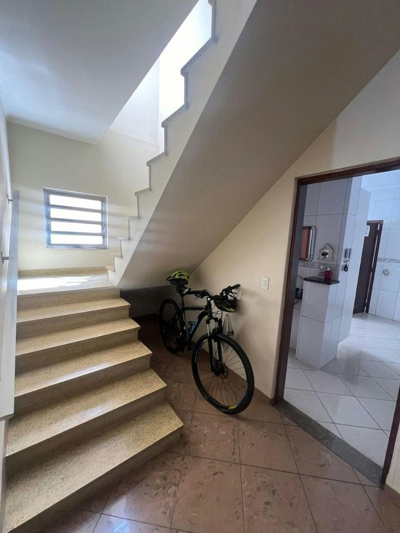Sobrado em Vila Santa Clara - 294m² | 3 dormitórios | 3 vagas - miniatura 3
