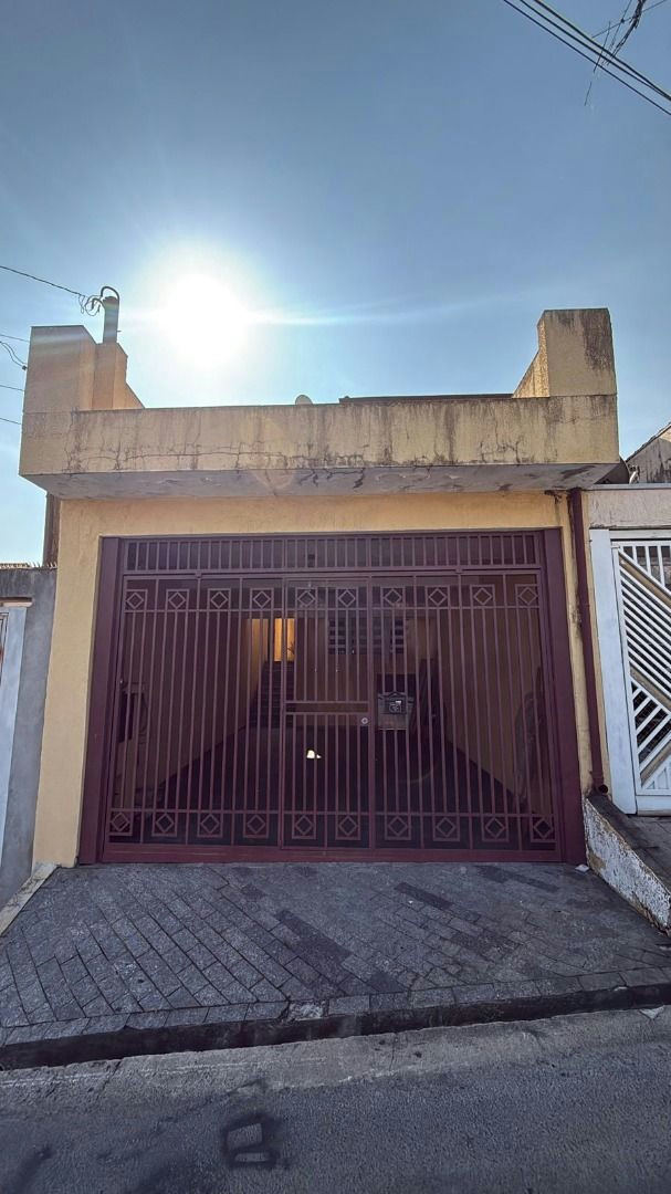 Sobrado em Vila Alpina - 210m² | 3 dormitórios | 4 vagas