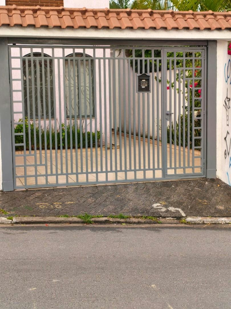 Sobrado em Vila Ema - 131m² | 3 dormitórios | 3 vagas