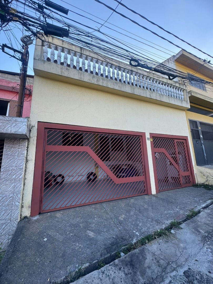 Sobrado em Vila Alzira - 150m² | 3 dormitórios | 3 vagas