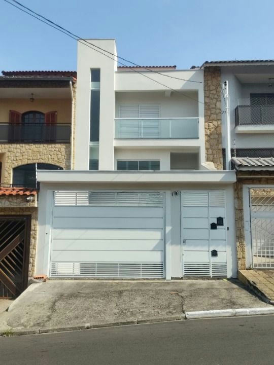 Sobrado em Vila Alpina - 342m² | 3 dormitórios | 9 vagas