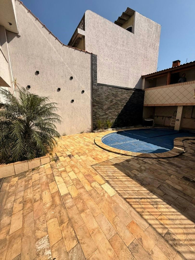 Casa em Vila Lúcia - 480m² | 4 dormitórios | 4 vagas