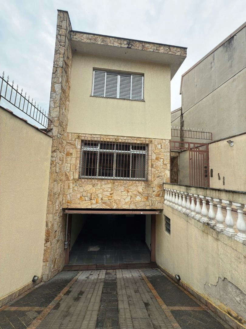 Sobrado em Parque Tomas Saraiva - 220m² | 3 dormitórios | 5 vagas