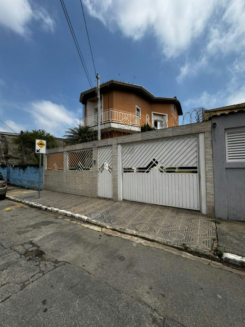 Sobrado em Vila Mendes - 160m² | 3 dormitórios | 7 vagas