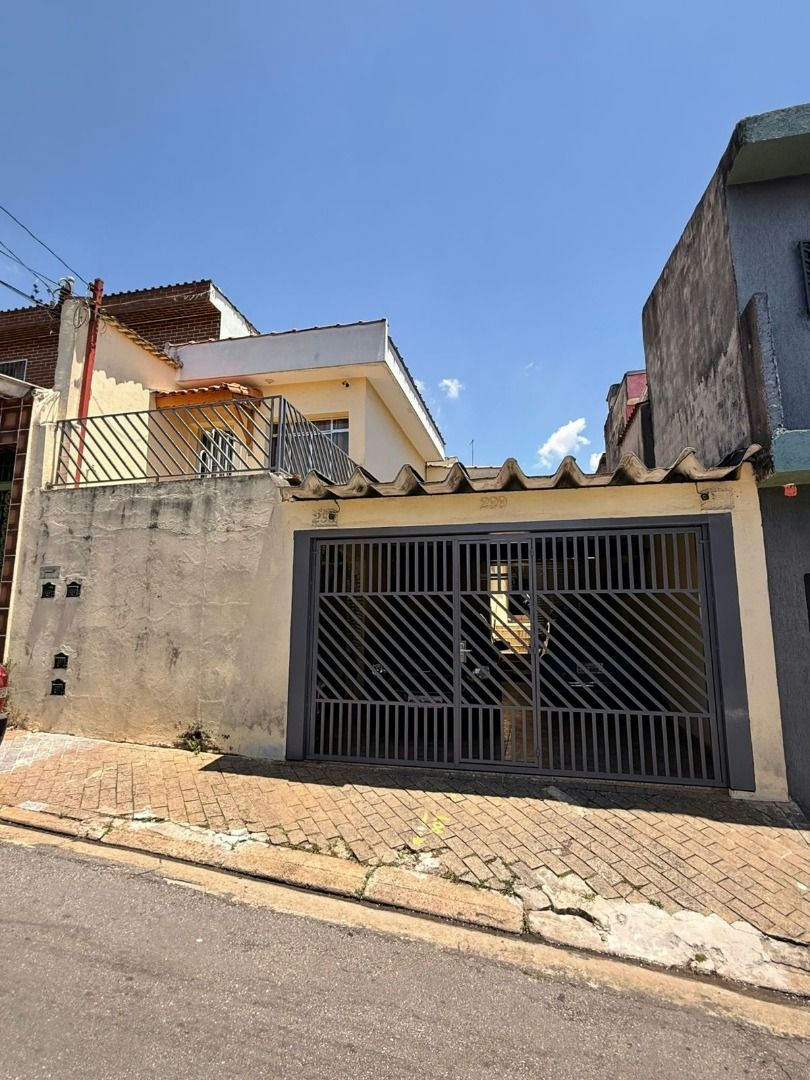 Sobrado em Chácara Mafalda - 160m² | 4 dormitórios | 4 vagas