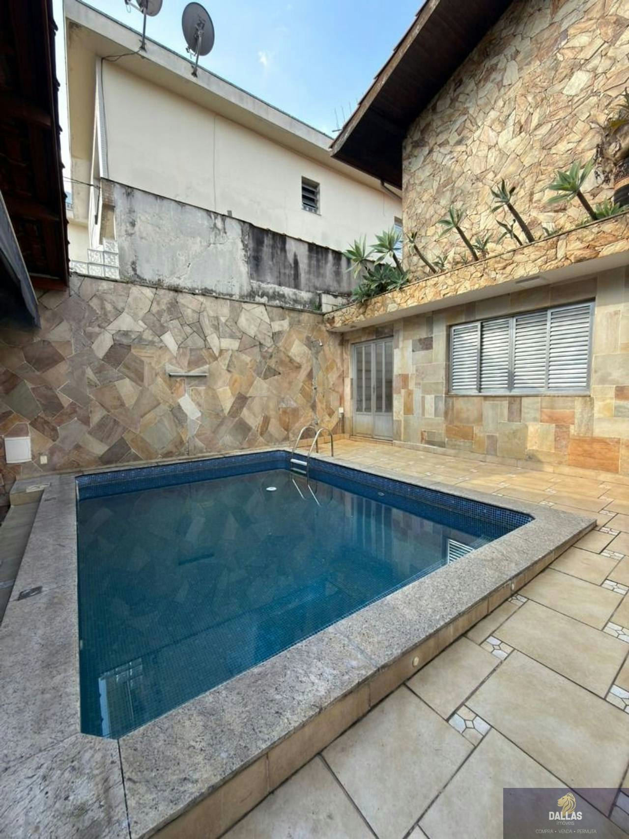 Casa em Jardim Avelino - 250m² | 4 dormitórios | 4 vagas - miniatura 3